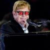 Elton John interpretó “Tiny Dancer” en una actuación navideña de Disney