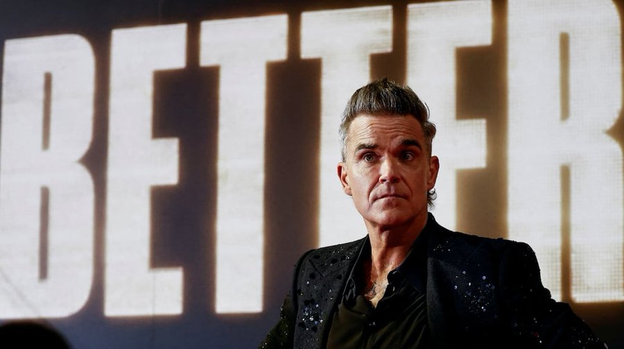 “Better Man”, la biopic que muestra las facetas más ocultas de Robbie Williams: adicciones y dramas familiares