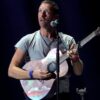 “¿Es una pareja legítima?”: la pregunta de Chris Martin a unos fans tras el escándalo en un show de Coldplay