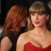 Taylor Swift contó que se mudó con su papá para cuidarlo tras una compleja cirugía de corazón