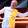 David Byrne sorprendió al volver a tocar “Psycho Killer” después de casi dos décadas