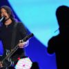 Dave Grohl contó en pleno show que Foo Fighters terminó su nuevo disco hace poco