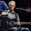 Eric Clapton terminó antes su mega show en Madrid cuando lo golpeó un vinilo volador