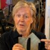“Surrealista”: así fue la aparición sorpresa de Paul McCartney en un tour dedicado a The Beatles en Liverpool