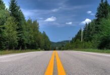 Qué significa la doble línea amarilla en las rutas