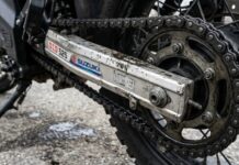 Jorge Alonso, mecánico: “Así no se engrasa una cadena de moto; de esta forma no sale la suciedad y se forma un lodo”