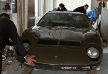 En los 80 pagó US$10.000 por un Lamborghini, lo guardó por 40 años en el living de su casa y lo vendió por US$2 millones