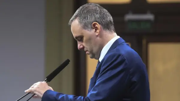 65c410b19e05d 940 529!