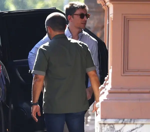 698b73f9533cd 940 529!