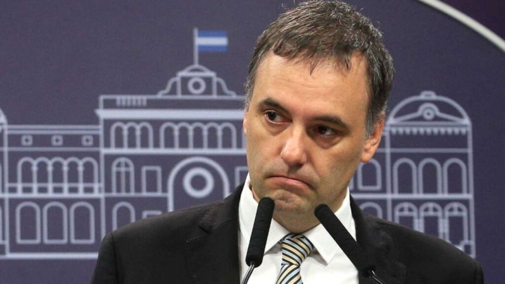 manuel adorni 2096102